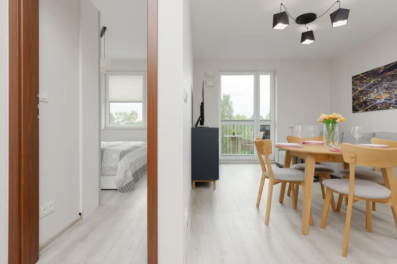 Urban Wings - Airport Apartment With Parking & Balcony By Renters Warschau