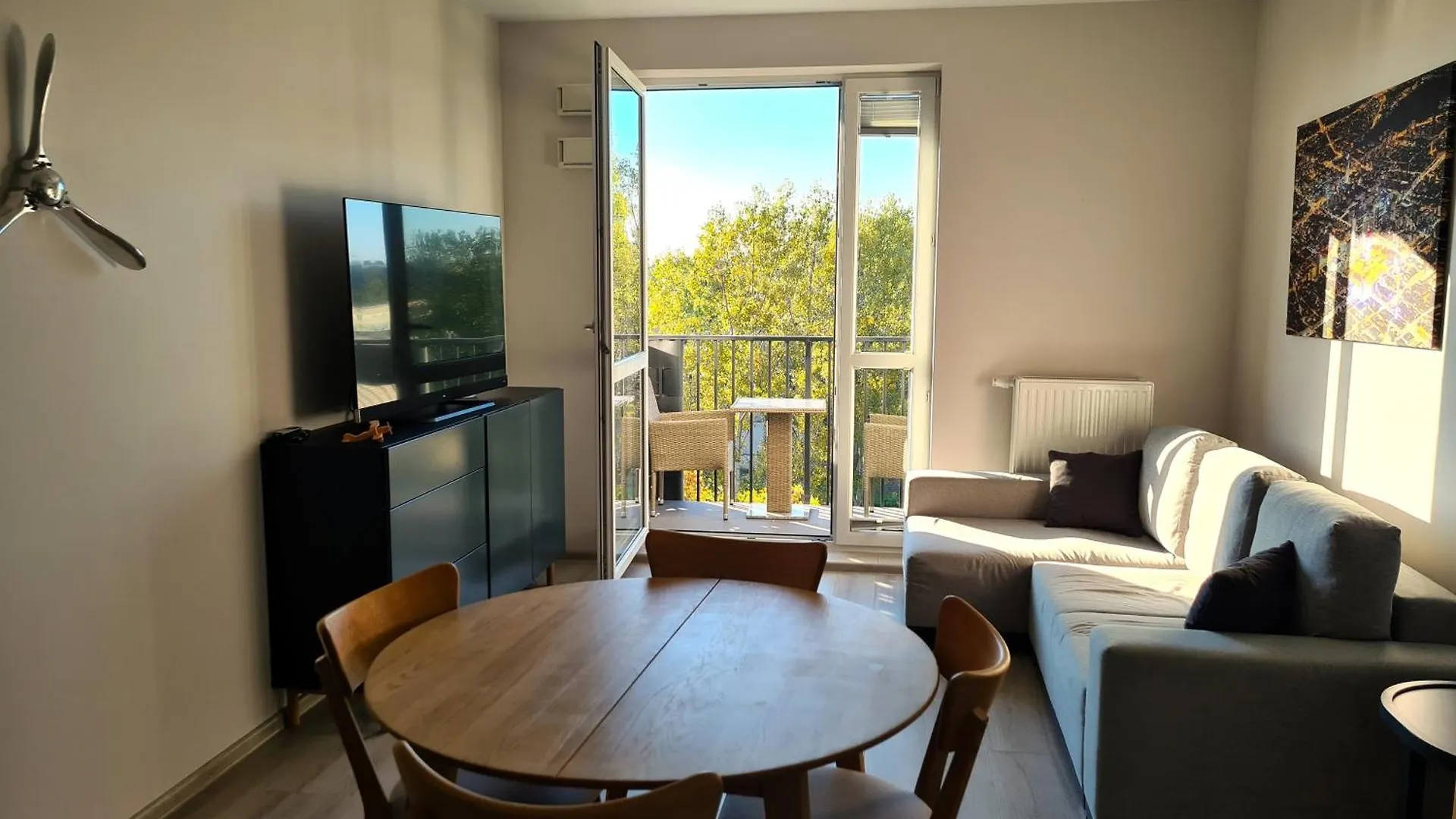 Urban Wings - Airport Apartment With Parking & Balcony By Renters Warschau
