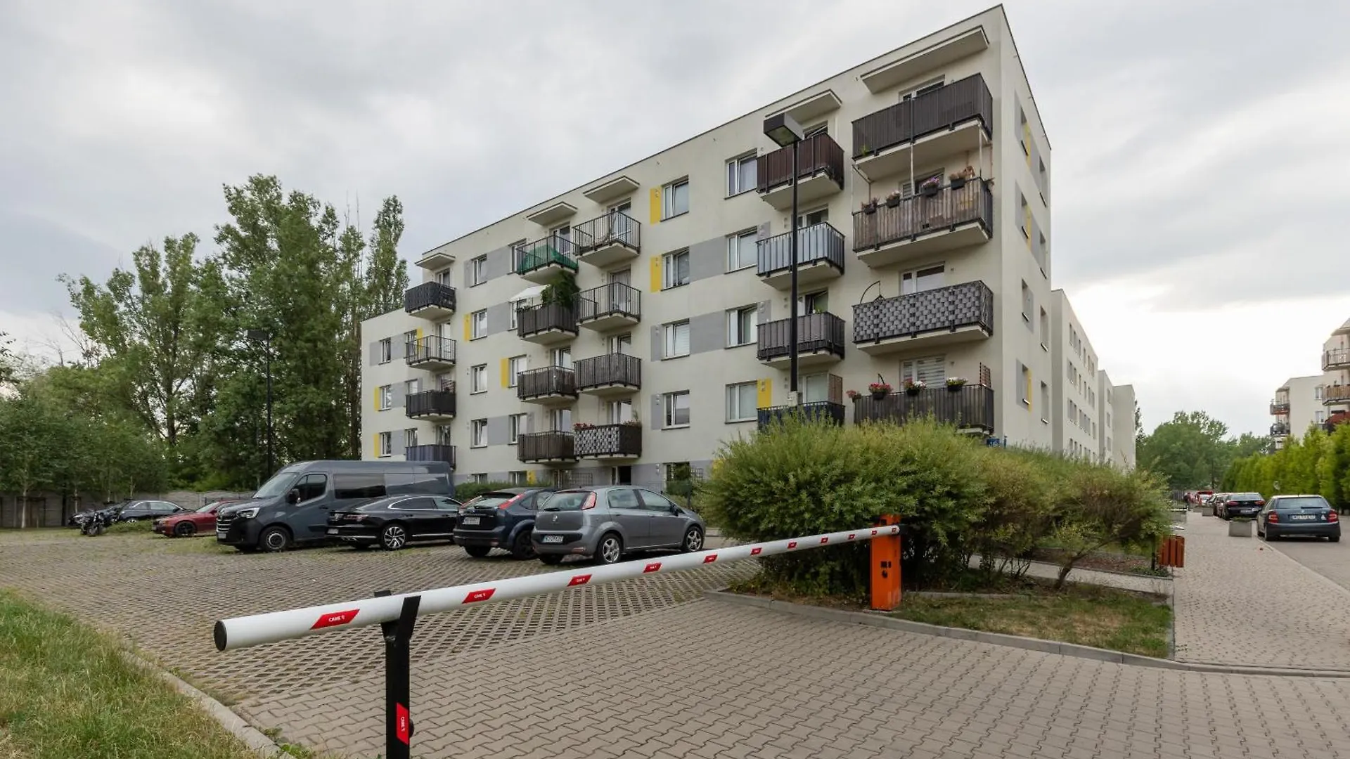 Urban Wings - Airport Apartment With Parking & Balcony By Renters Warschau