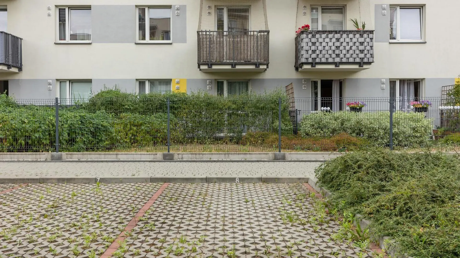 Urban Wings - Airport Apartment With Parking & Balcony By Renters Warschau