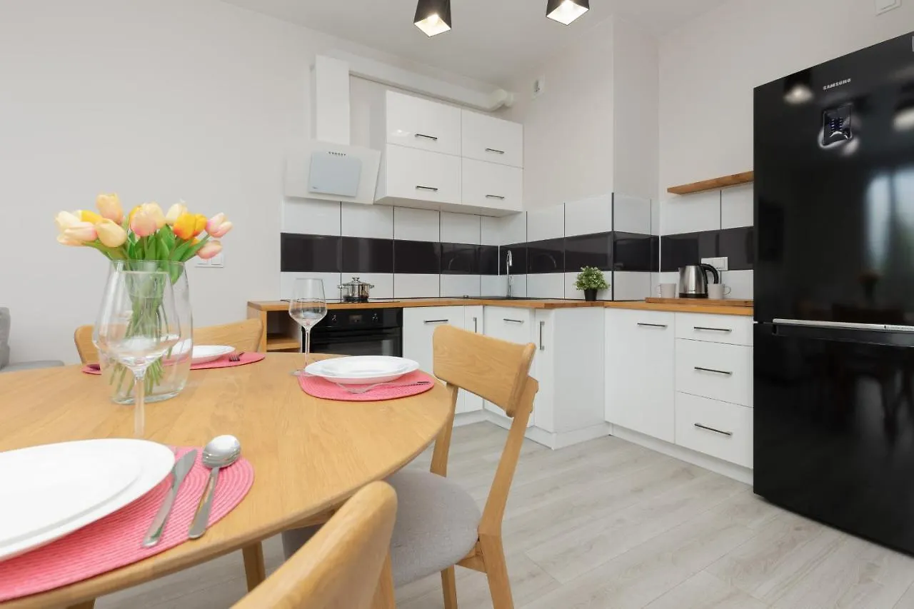 Urban Wings - Airport Apartment With Parking & Balcony By Renters 华沙 0*,